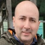 An Argentinian is pretending to deceive the people from Honduras.